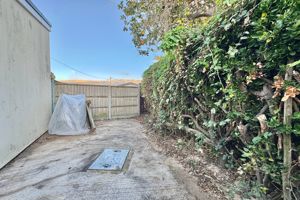 Outside Space / Courtyard Garden- click for photo gallery